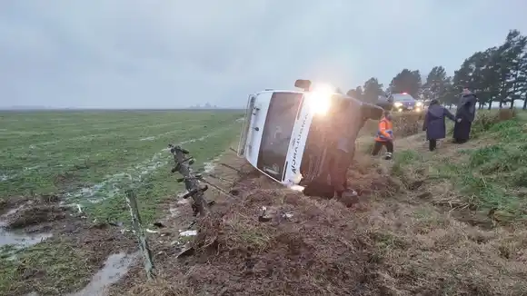 En medio del mal tiempo, dos ambulancias volcaron en ruta 5, altura Chivilcoy