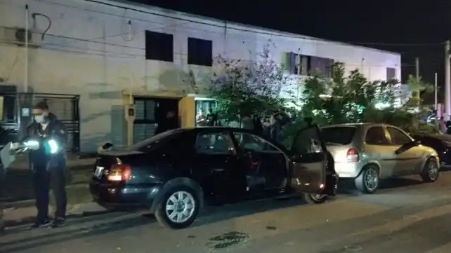 Ataque sicario: brutal asesinato de un hombre y su hijo de un año en el noroeste de Rosario