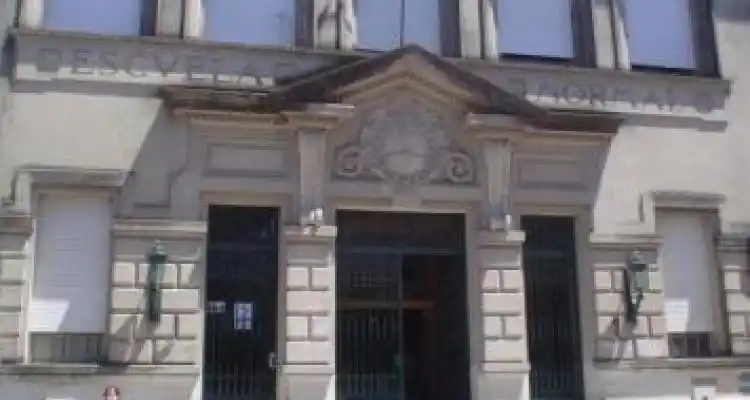 Agredieron salvajemente a una alumna de la escuela Comercial