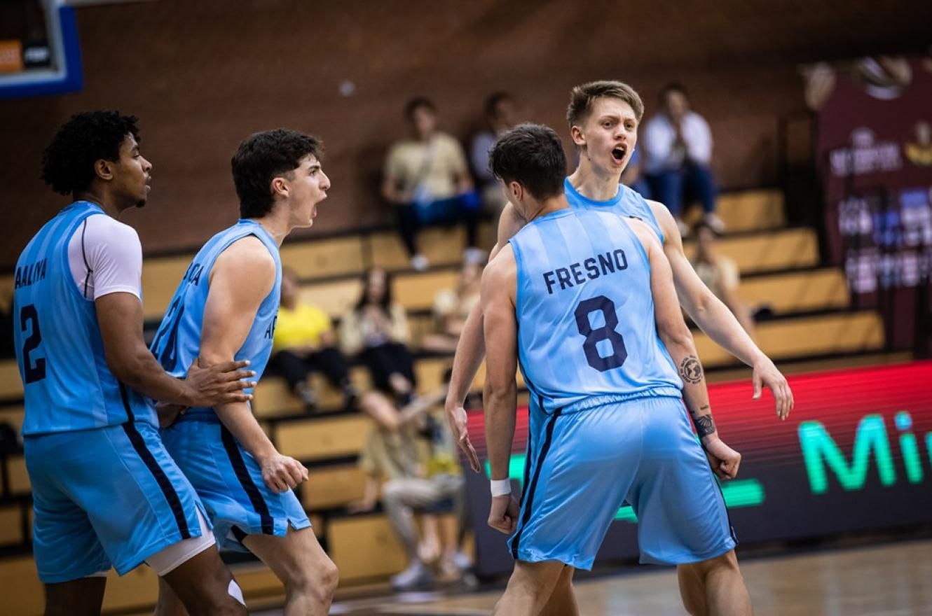 Argentina venció agónicamente a Brasil y clasificó a cuartos de final