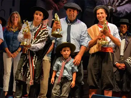 Diamante tiene nuevos campeones: Concluyó el Festival de Jineteada y Folclore