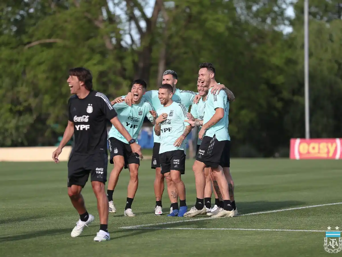 Cuatro titulares en duda para recibir a Paraguay