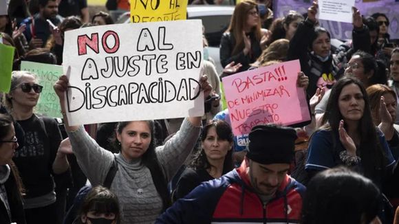 Organismos de personas con discapacidad se concentran en el Congreso por la Ley de emergencia