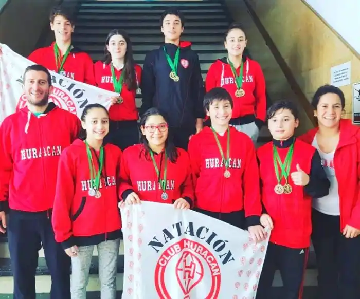 Podios para nadadores en Mar del Plata