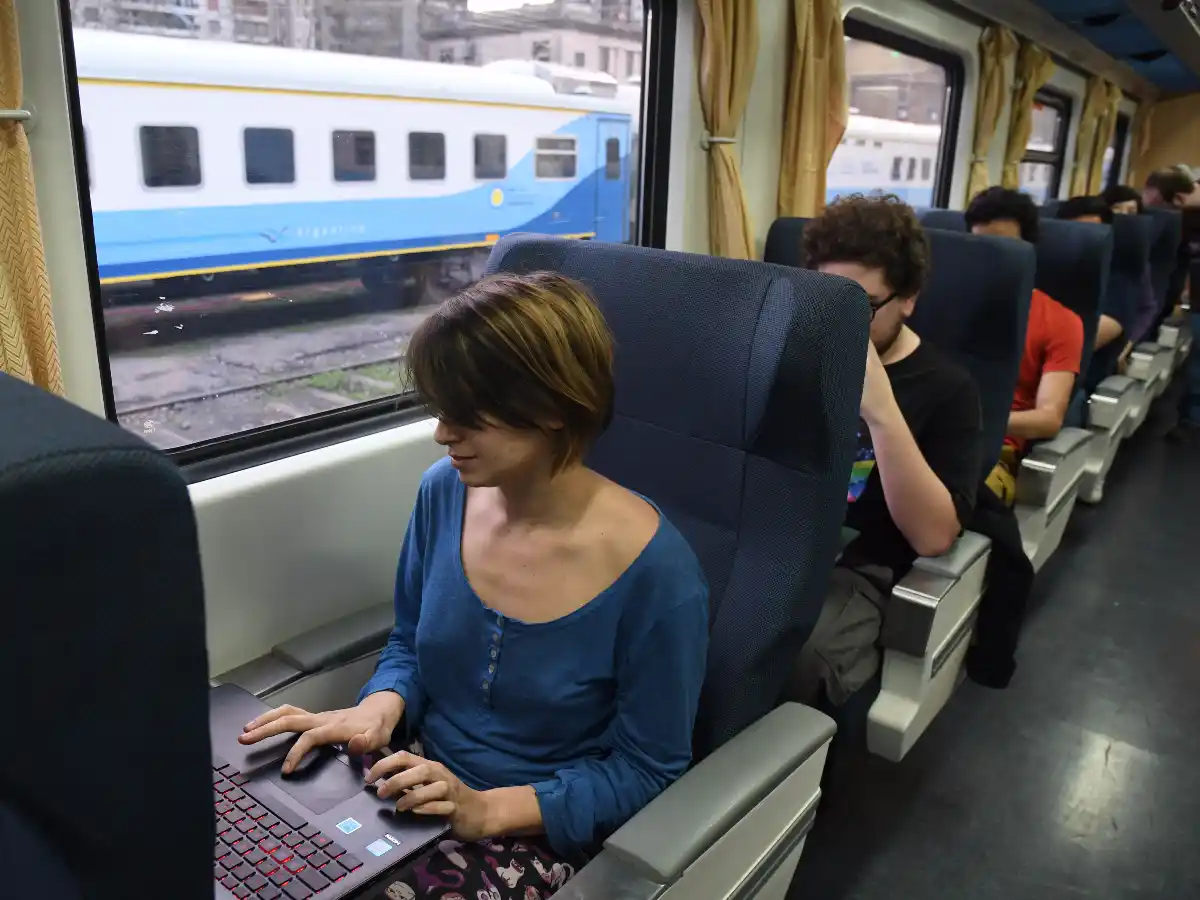 Llegaron a Córdoba los jóvenes  que a bordo de un tren crearon  videojuegos desde Buenos Aires