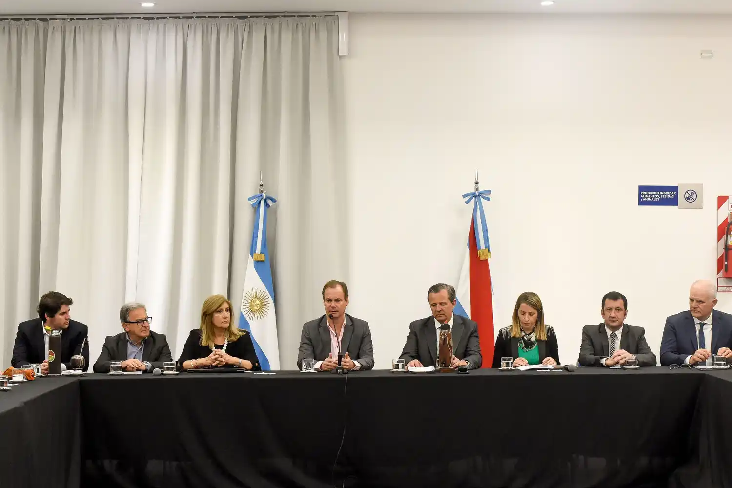 Bordet priorizará la contención social y también garantizó el aumento salarial