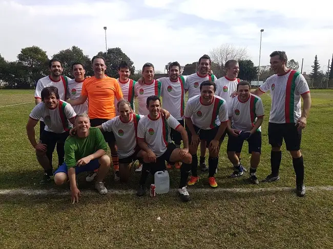 Aston Birra lidera invicto el Torneo Interprofesional