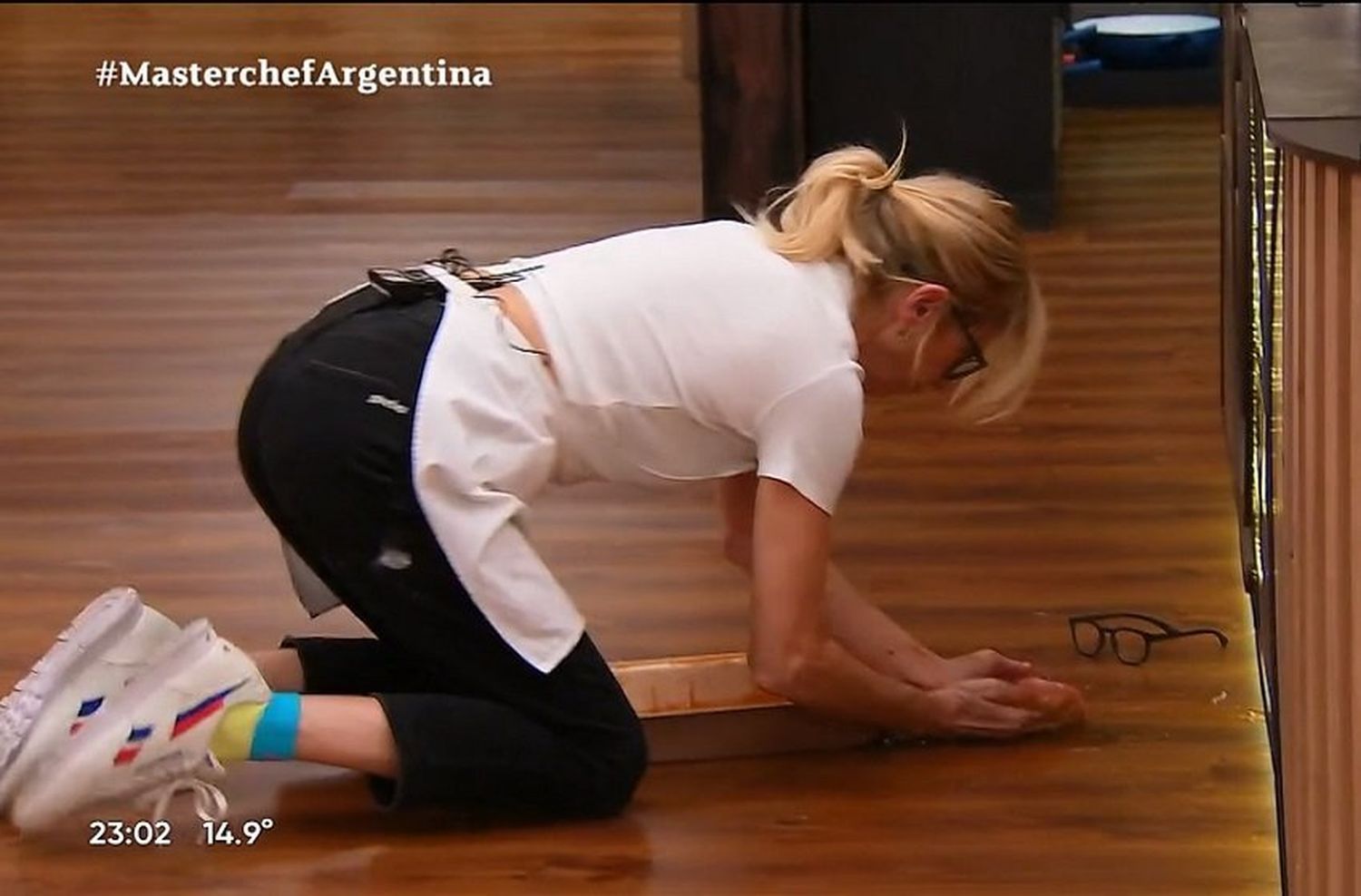 ¿La Gunda volvió a levantar comida del piso?: el video que compromete a Claudia Fontán en Masterchef