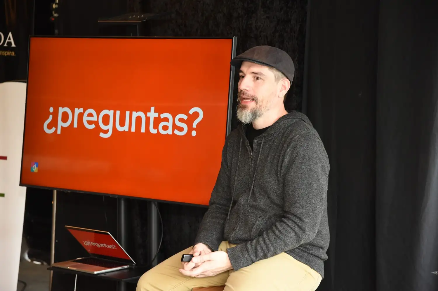 Gastón Serralta disertó sobre el uso de la IA en contexto laboral.
