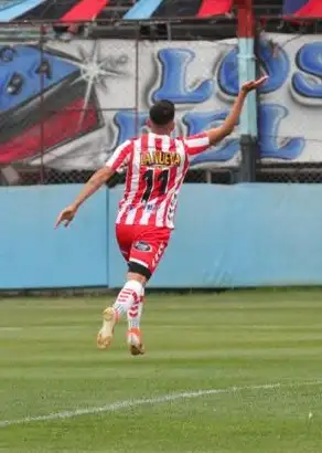 Colitto fue autor de los dos goles de Barracas Central.