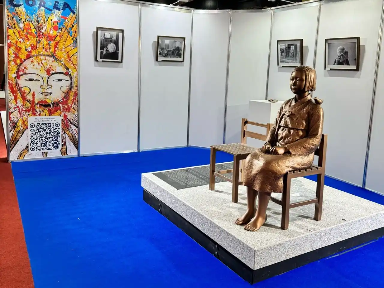 "Estatua de Paz" en la Feria del Libro. Foto: María del Pilar Álvarez.