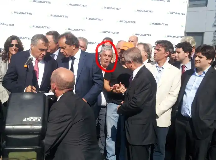 Tras prohibirle la entrada a Salto, Brasca se mostró cerca de Scioli 