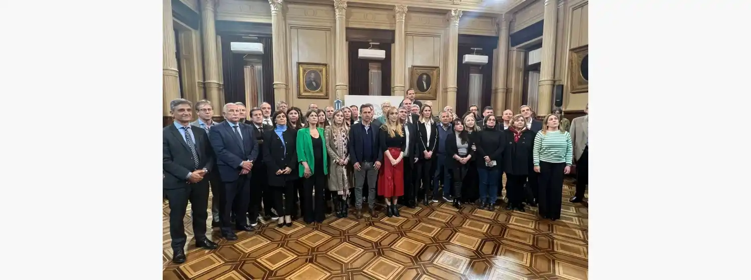 Senadores del oficialismo y la oposición hicieron una declaración conjunta en repudio al atentado contra la Vicepresidenta