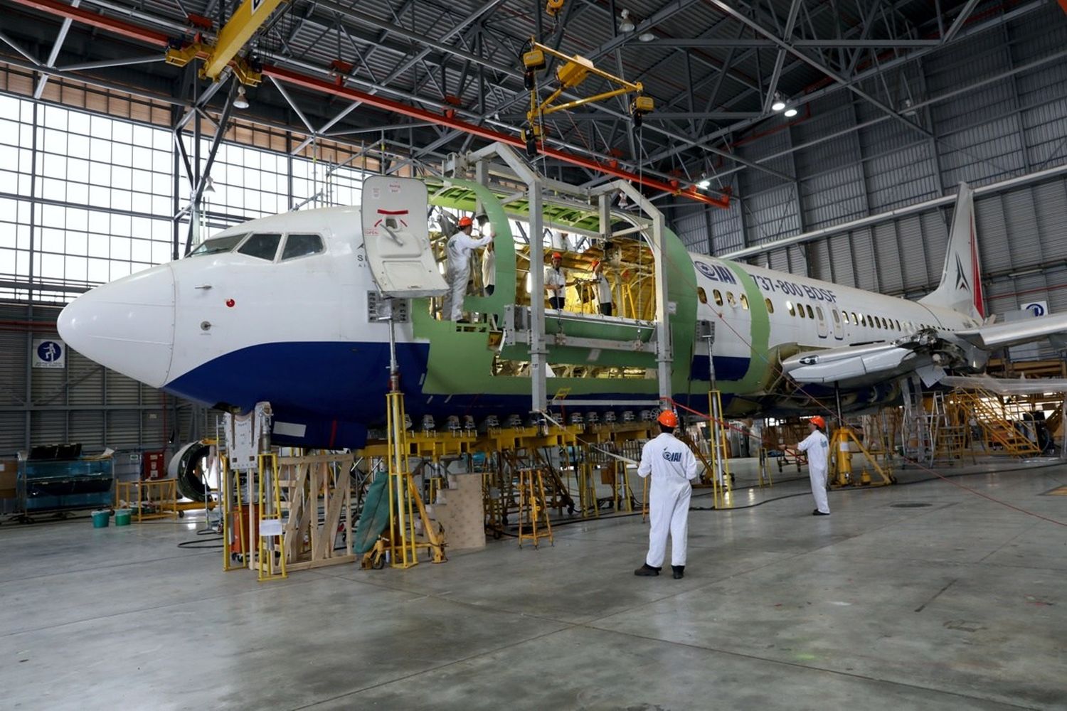 AEI transformará un total de tres Boeing 737-400SF para Aeronaves TSM