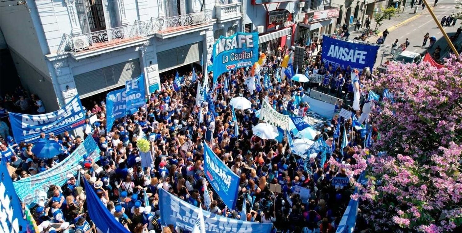 Los docentes públicos santafesinos votan entre el rechazo de la oferta y una aceptación condicionada