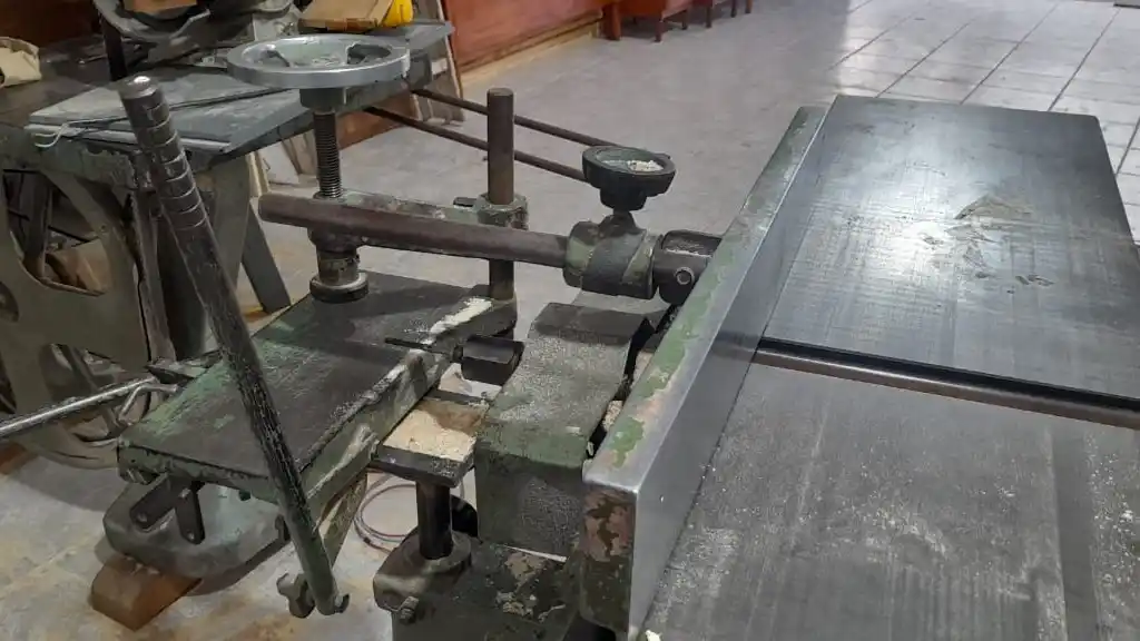 El hombre que hizo de la madera su destino: Mario Bruzzone y 53 años de oficio