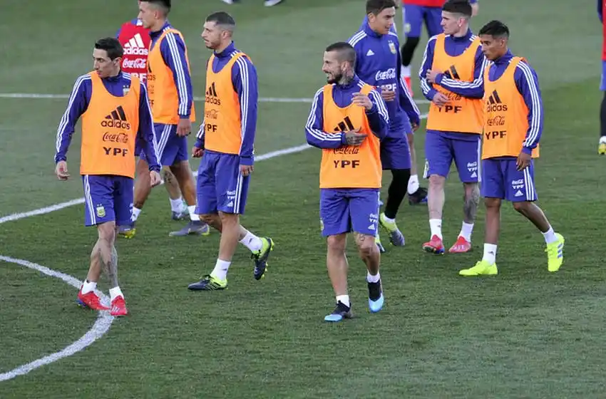 Scaloni comienza a armar el once para medirse ante Venezuela