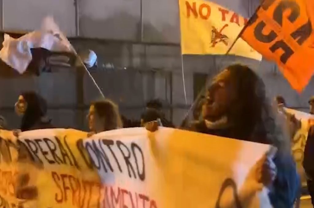 Estibadores protestan contra el envío de armas a través de puertos de Italia
