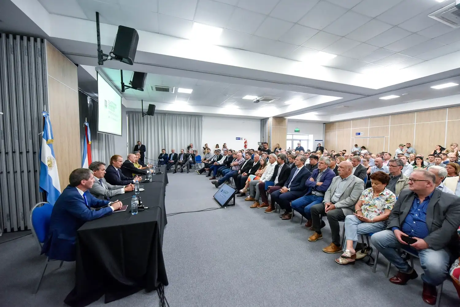 El gobernador Gustavo Bordet presentó el programa Billetera Entre Ríos