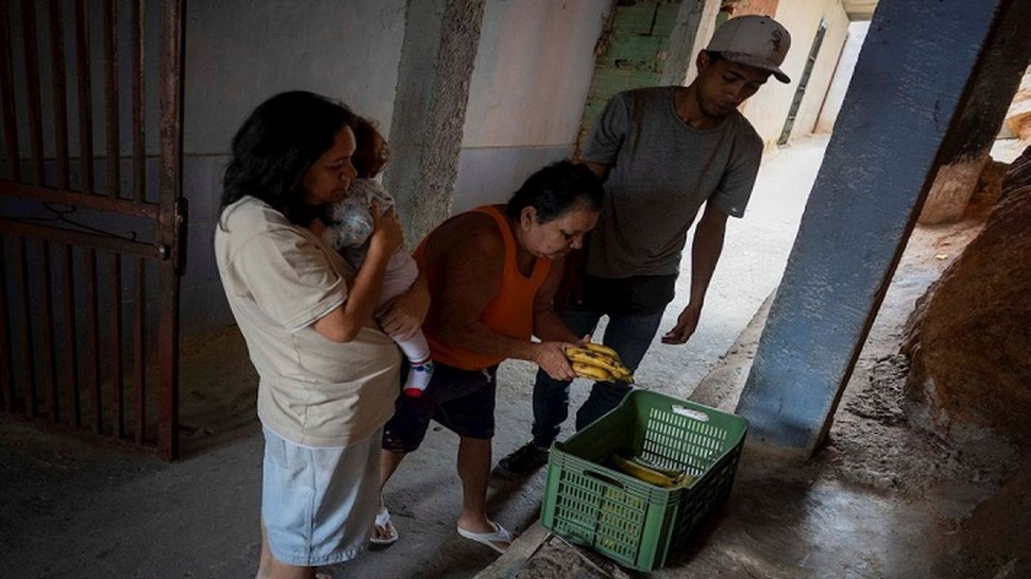 Cambian plátanos por productos: EL TRUEQUE es el nuevo «modelo de negocio» en Venezuela