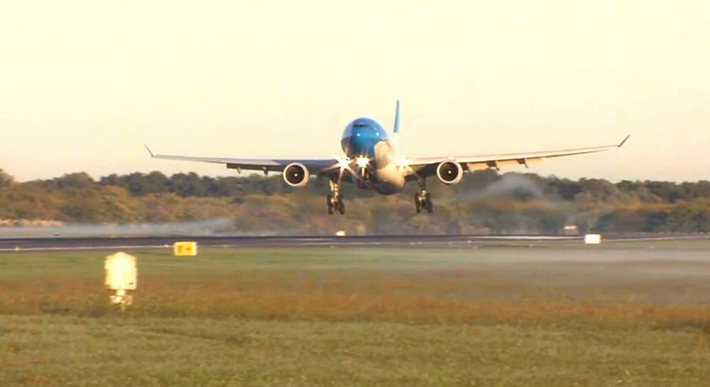 Arribó el primer vuelo de Aerolíneas Argentinas desde China y confirman seis operaciones más