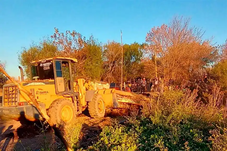Más de 80 policías desocuparon un predio que había sido usurpado