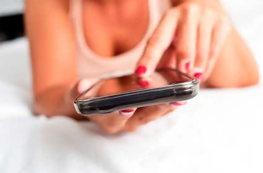 Recomiendan el sexo virtual y evitar encuentros con personas con las que no se convive