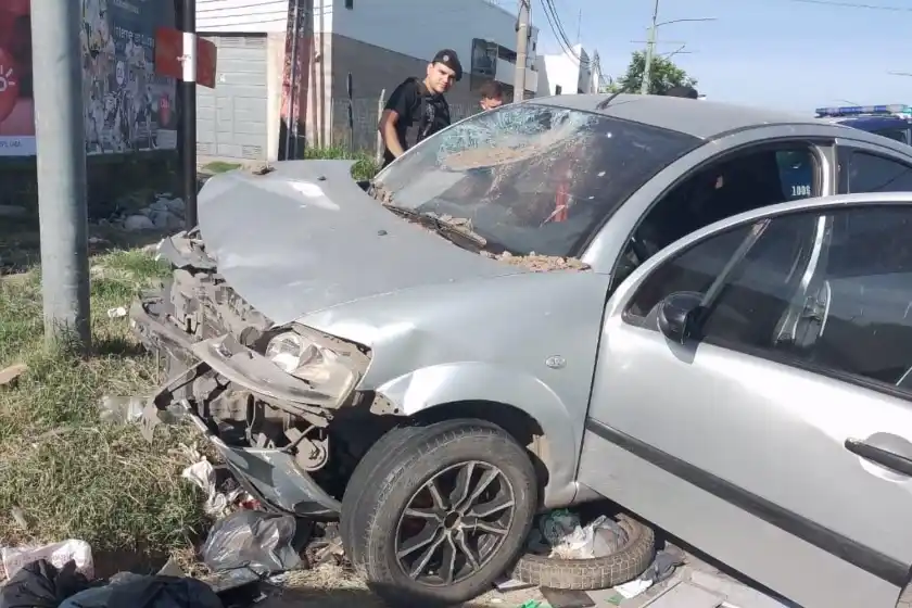 Fuerte choque en zona oeste: un conductor alcoholizado impactó a otro vehículo