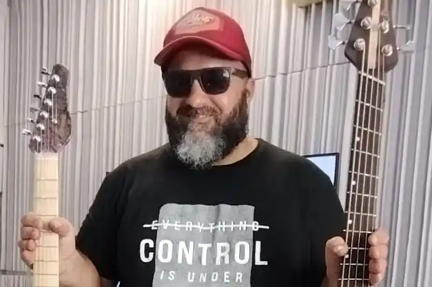 ¿Quién es el luthier de Gualeguaychú que le dio vida a la guitarra de O’Bahía Rock?