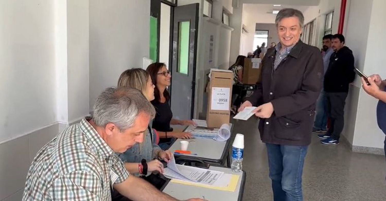 Máximo Kirchner, tras votar: "Es bueno elegir y más en algo que es tan claro como en el día de la fecha"