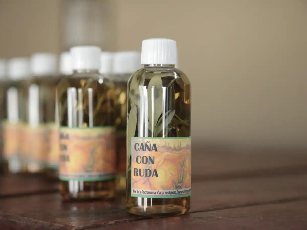 Empieza agosto: ¿por qué hay que tomar caña con ruda?  