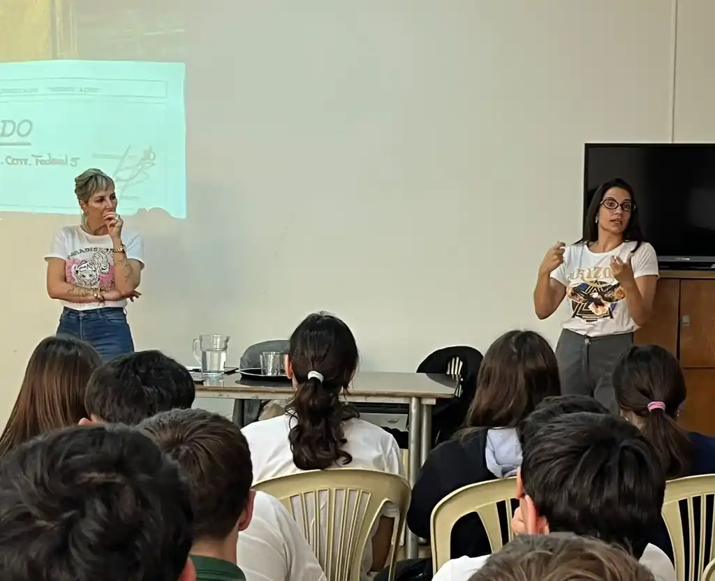 Integrantes de la Oficina de Violencia de Género brindaron una charla a alumnos del Colegio Misericordia.