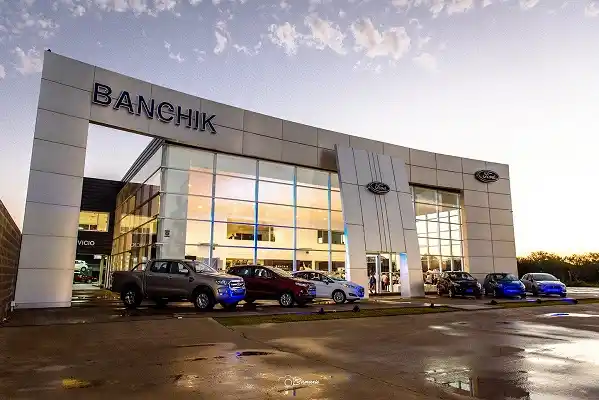 Banchik inauguró su nueva concesionaria Ford   