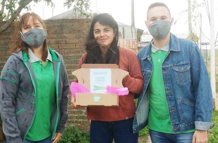 La escuela secundaria obsequió  golosinas a sus alumnos