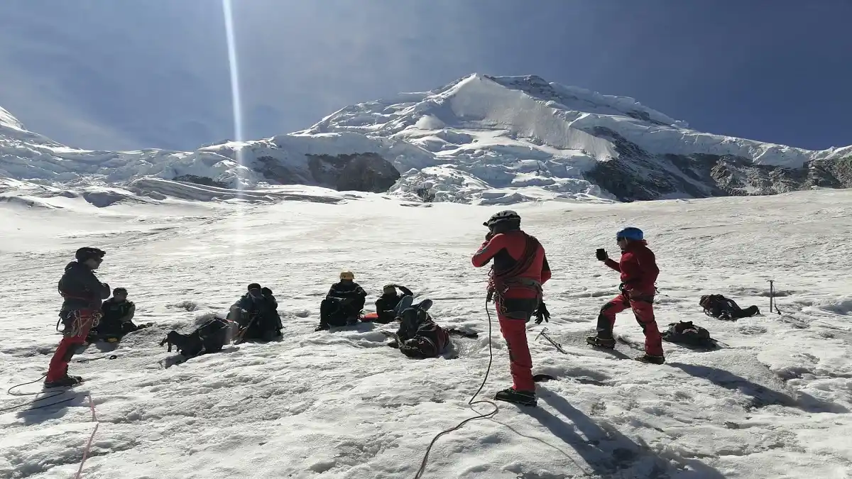¡INCREÍBLE! APARECE MOMIFICADO el cuerpo de un alpinista desaparecido en los Andes peruanos hace 22 años