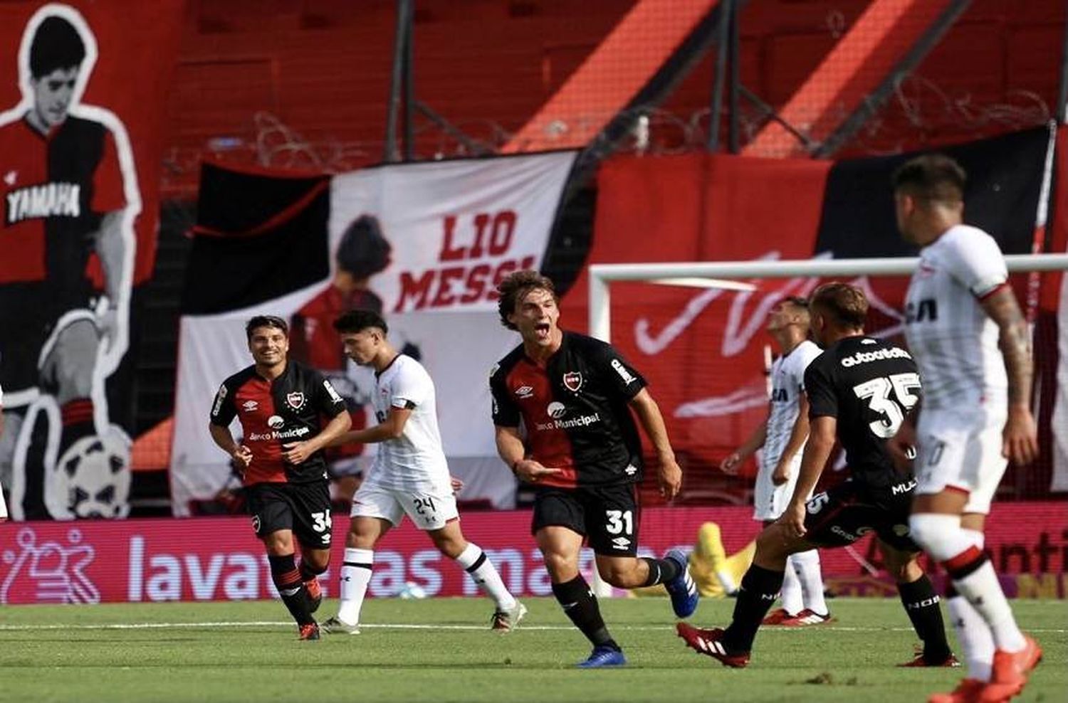 Newells jugó mal y sufrió hasta el final pero logró una valiosa victoria ante Estudiantes