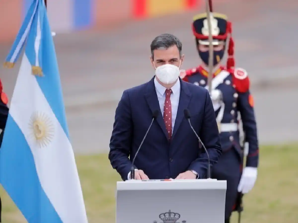 El presidente español, a favor de que se acepte la vacuna Sputnik V para ingresar en la UE