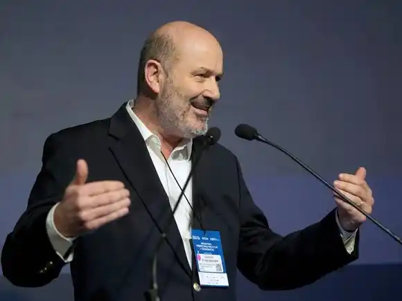 Sturzenegger: Las medidas de desregulación favorecen la lucha contra la corrupción y a las pymes