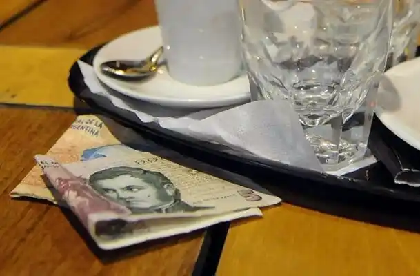 Tres indigentes, cerca del juicio oral por robar la propina de un restaurante