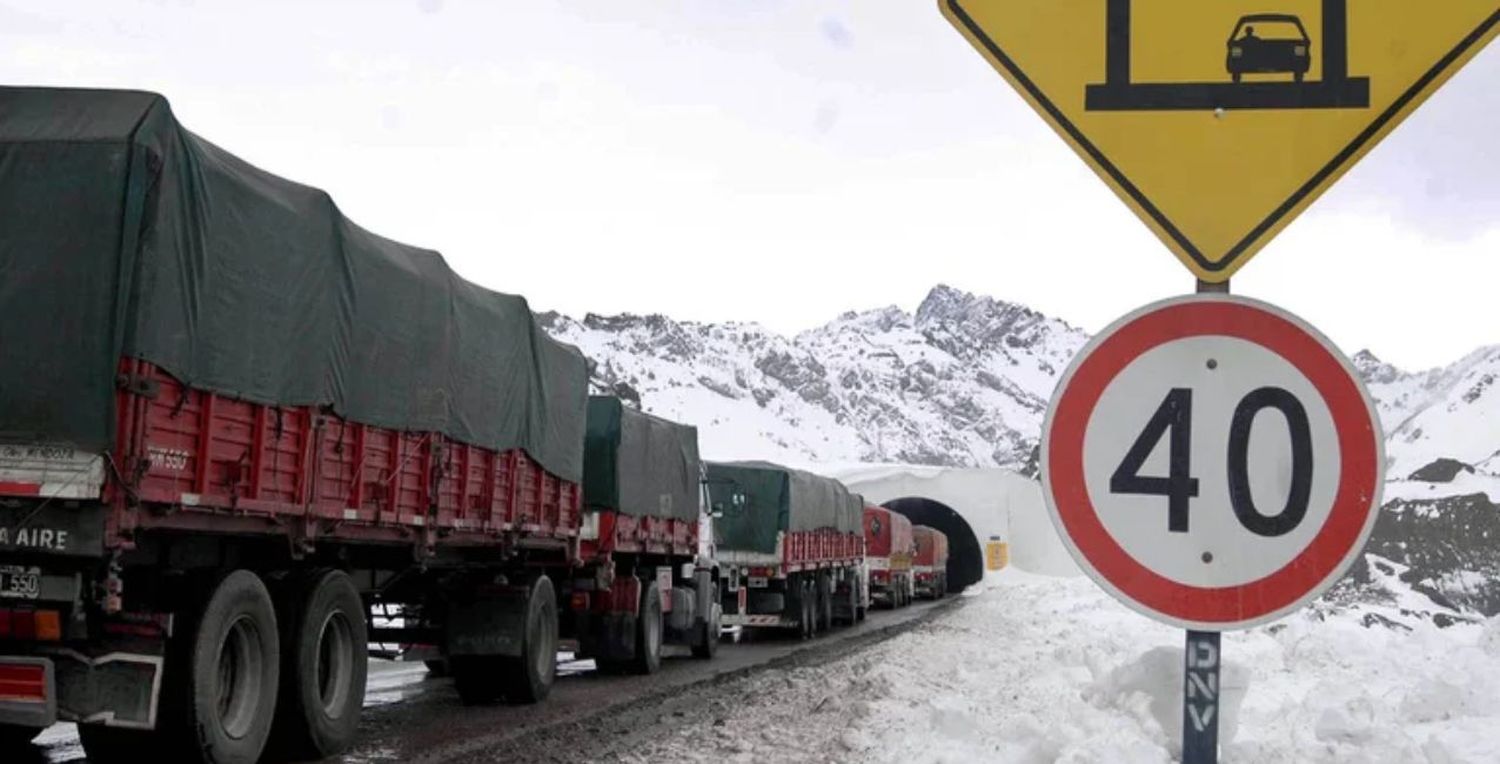 Cierran los pasos fronterizos a Chile por el intenso temporal de nieve