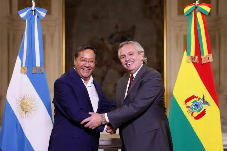 Los Presidentes de Bolivia, Luis Arce y de Argentina, Alberto Fernández, en un encuentro realizado en Buenos Aires, el 7 de abril de 2022, en el que afianzaron la relación bilateral entre las dos naciones.