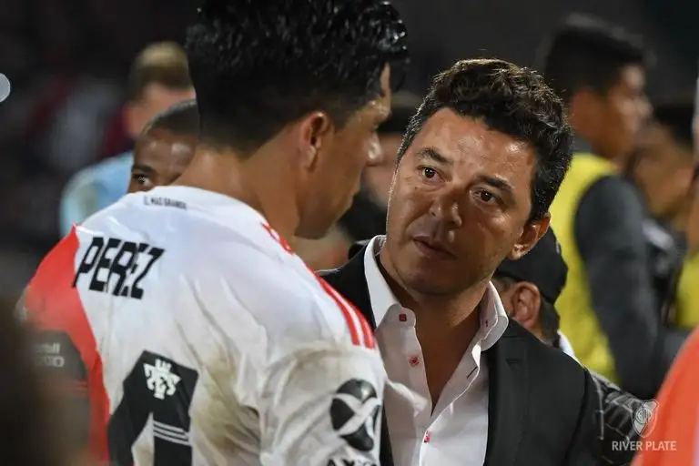 Enzo Pérez empezó con  la rutina de recuperación