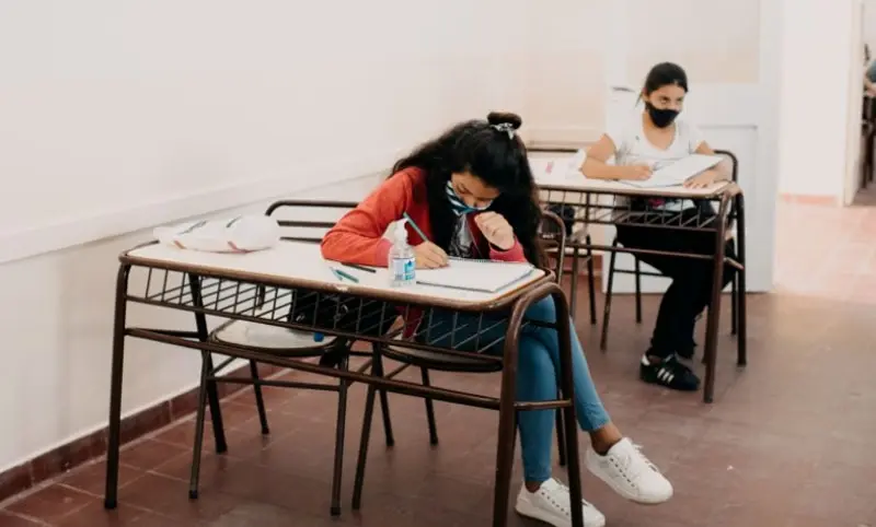 Los alumnos bonaerenses podrán pasar de año con tres o más previas