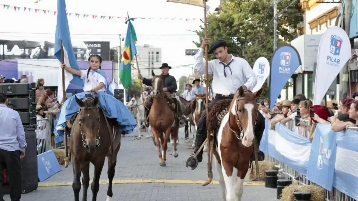 Del desfile participaron centros tradicionalistas.