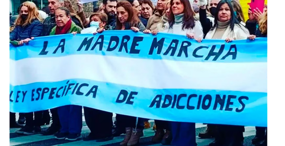 Brillantes: así hablan las madres que piden reformas en salud mental en el Congreso