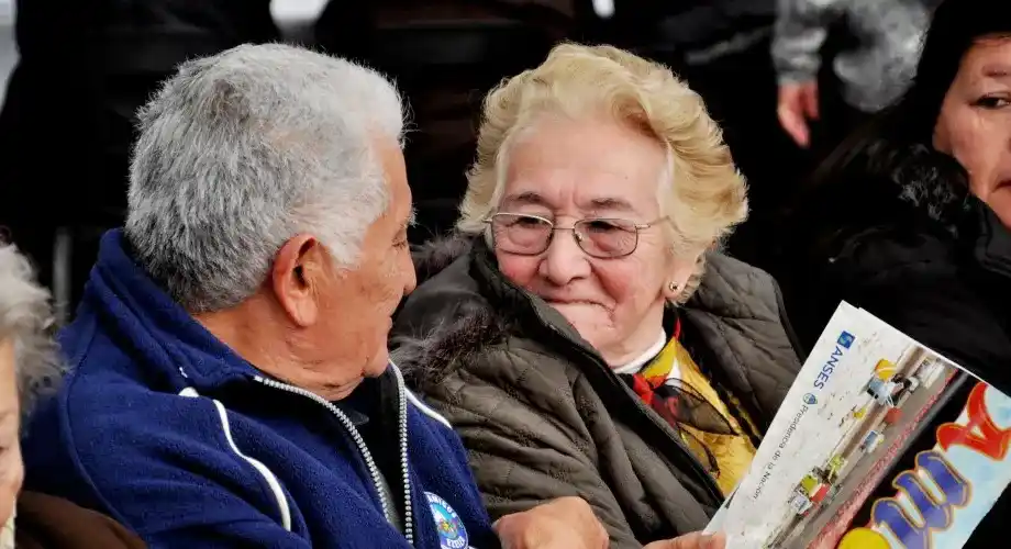 Jubilados docentes cobrarán el tercer aumento por movilidad del año