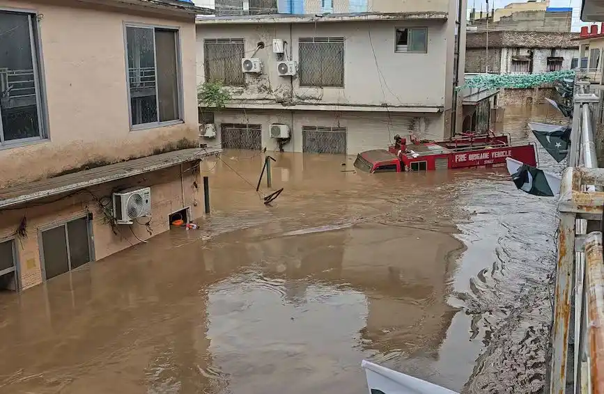 Tragedia en Pakistan: Lluvias e inundaciones provocan casi 700 muertos