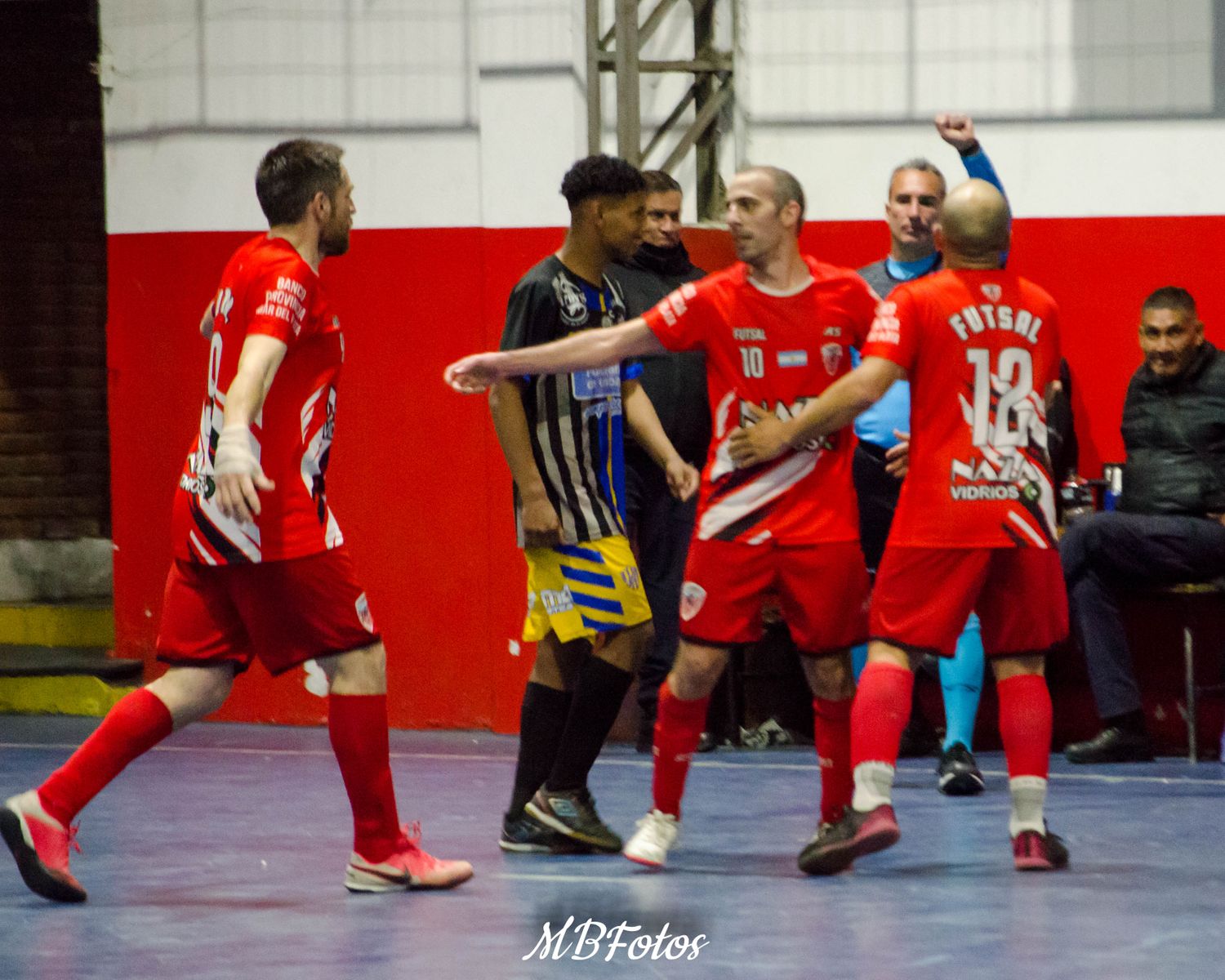 Agustín Raigada celebrando uno de sus cuatro goles. (Foto: María Belén Fernández)