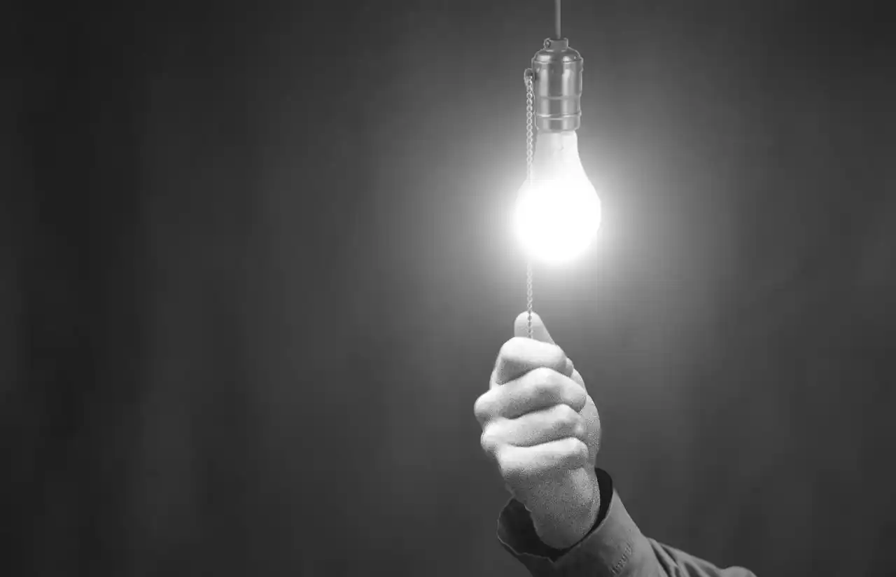 Desde enero regirán nuevos aumentos de luz y la empresa distribuidora estatal aconseja cómo ahorrar