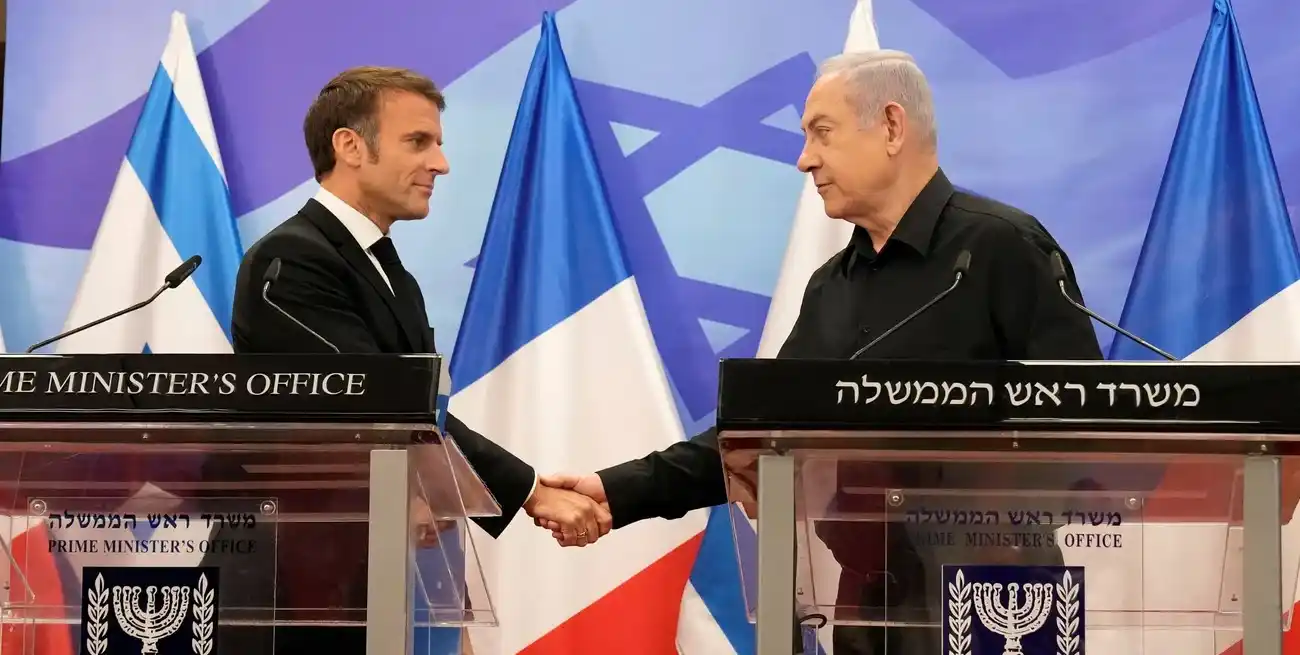 Benjamin Netanyahu, primer ministro de Israel, también recibió a Emmanuel Macron en Jerusalén. Crédito: Christophe Ena/Reuters